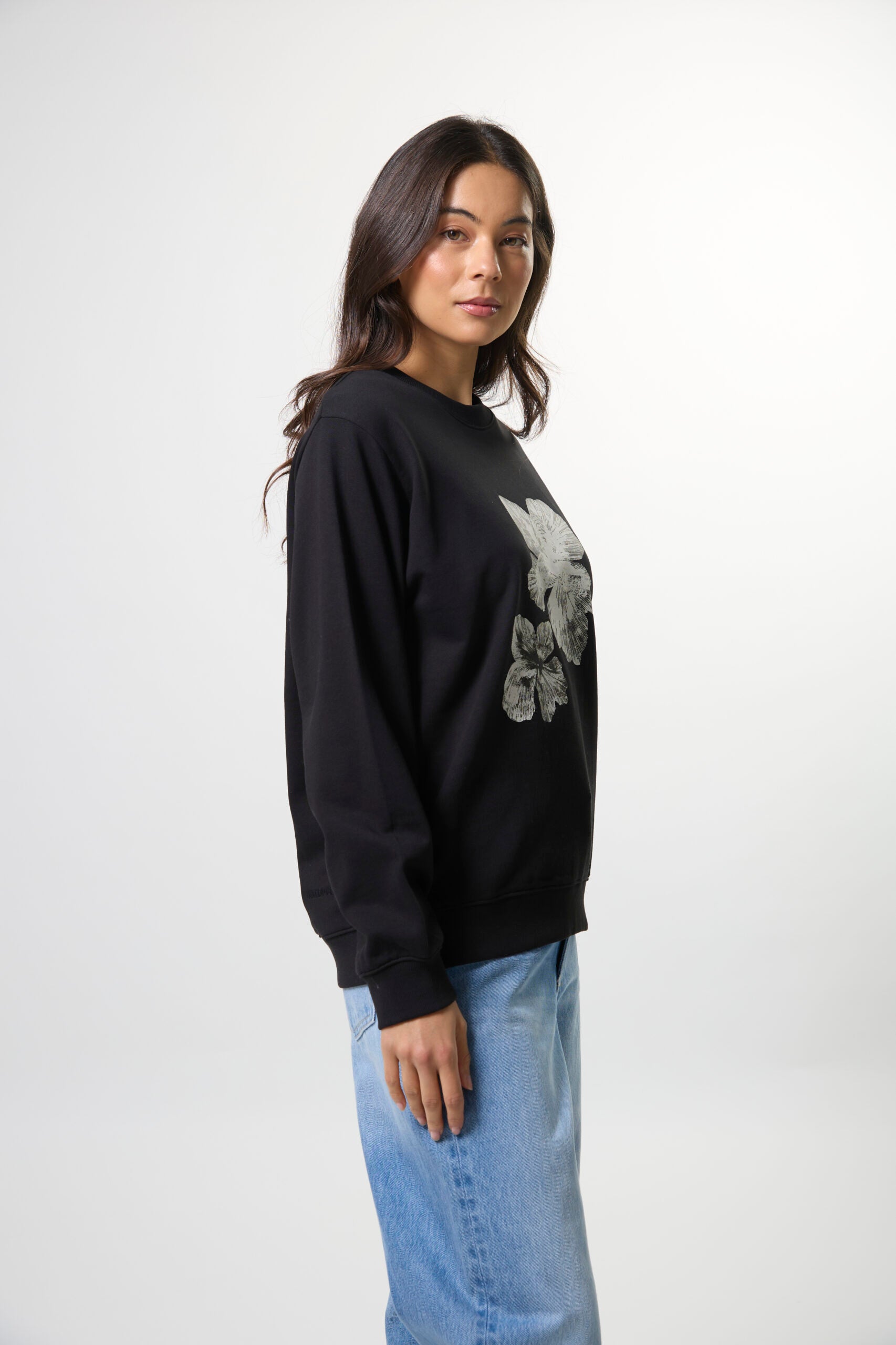 Essential Sweater Black Coco Blooms
